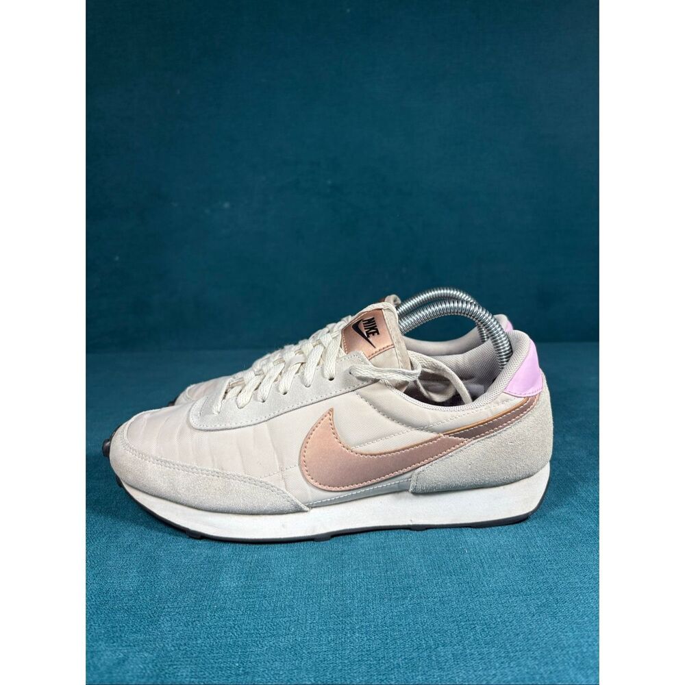 Nike Daybreak Women’s Size 9 Light Orewood Bronze Pink CU5324-100 Retro Sneakers